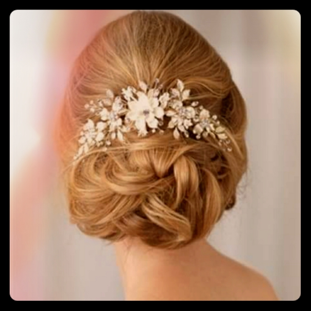 Bridal hair accessory